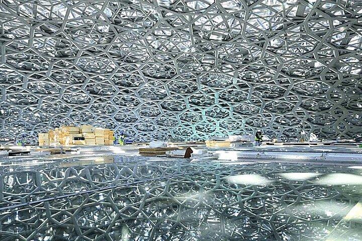 Entrada al Museo del Louvre en Abu Dhabi