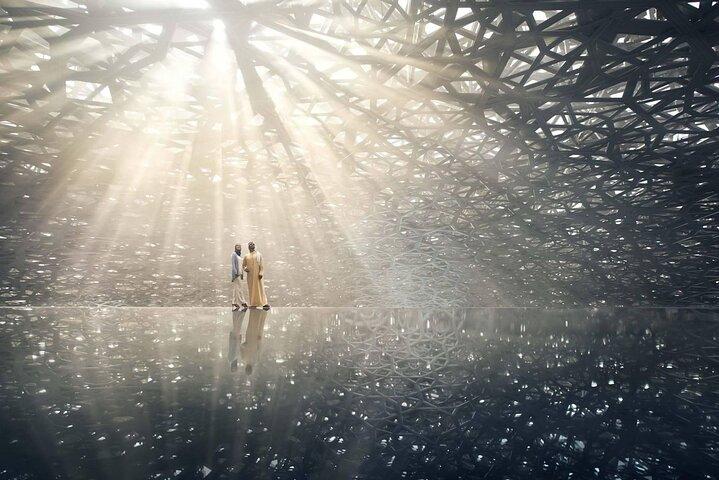 Entrada al Museo del Louvre en Abu Dhabi