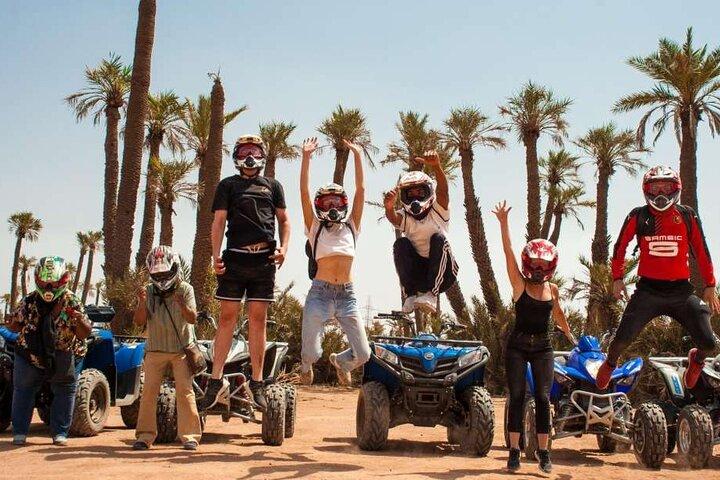 Vivi un'esperienza di 2 ore in quad nel palmeto di Marrakech.