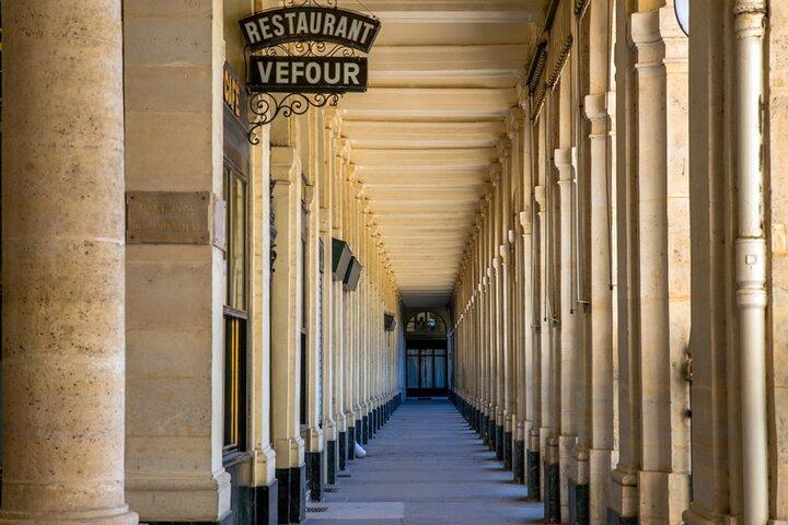 Tour privato con guida alle location cinematografiche di mezzanotte a Parigi