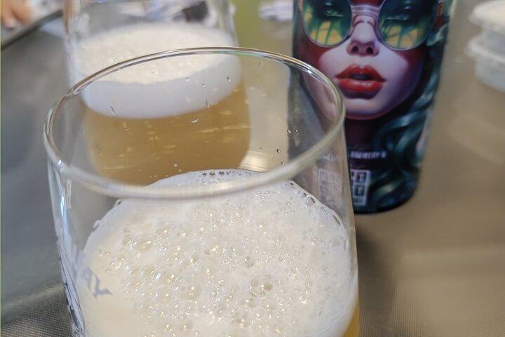 ラルナカ旧市街の中心部で地元のクラフトビールをプライベートテイスティング