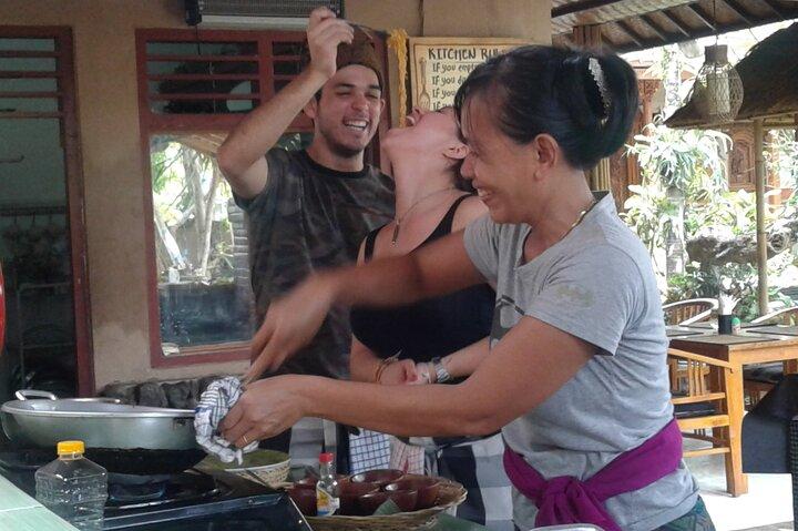 Clase de cocina de Bali en la casa tradicional de Bali
