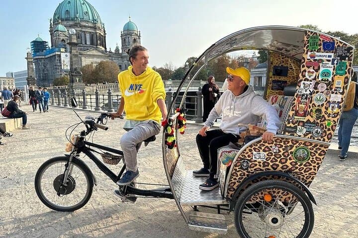 Rickshaw Tours Berlin - Groups of up to 16 people with several rickshaws