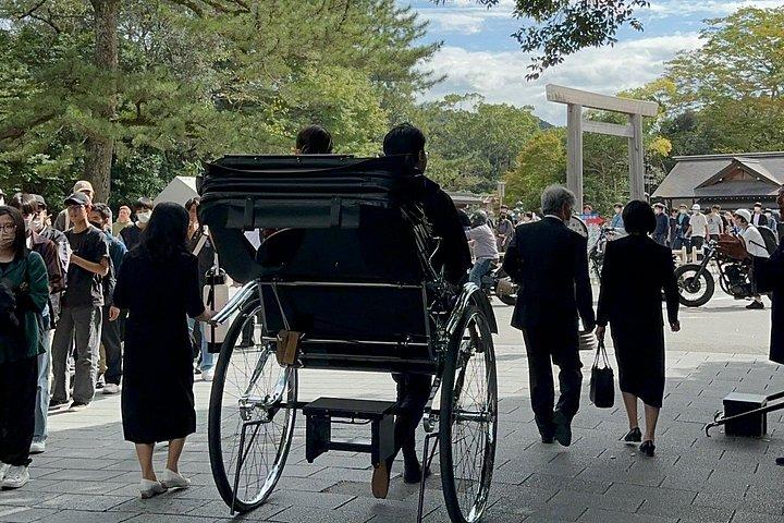 専用車とドライバー付き三重カスタム ツアー (最大 9 名様)