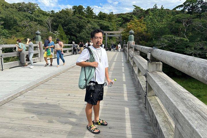 専用車とドライバー付き三重カスタム ツアー (最大 9 名様)