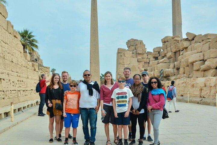 日帰り旅行: 5 つの寺院訪問、ランチ、フェルッカ、音と光のショー