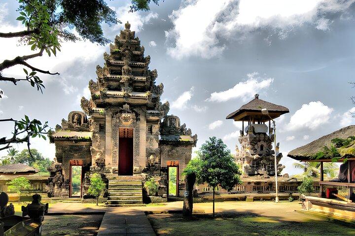 Tour de Bali: pueblo, volcán, templo de la fuente sagrada, tour de cascadas