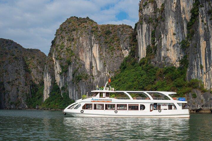1 Day Halong Bay Tour on Alova Cruise with Transfer & Lunch