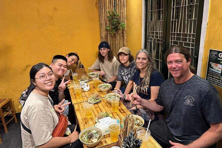 Ho Chi Minh City: Street Food & Sightseeing Tour med lokal guide
