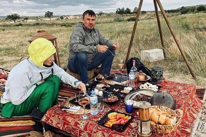 ロマンチックなカッパドキアのプライベートサンセットディナーとワイルドフード