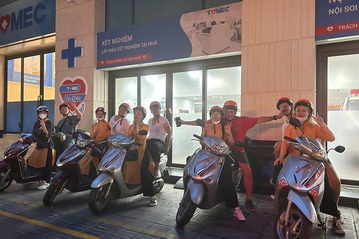 女性ライダーとハノイプライベートバイクツアー