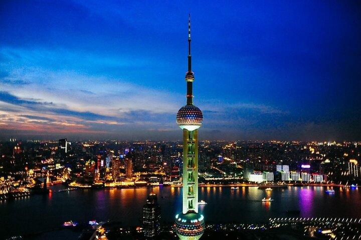 Shanghai Authentic Dinner and Night River Cruise with Rooftop Bar Hopping Option