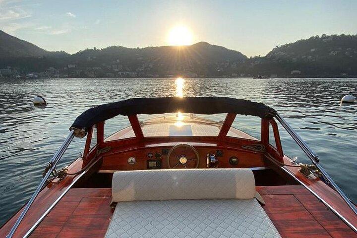3 heures de bateau en bois privé pour visiter Bellagio 6 pax