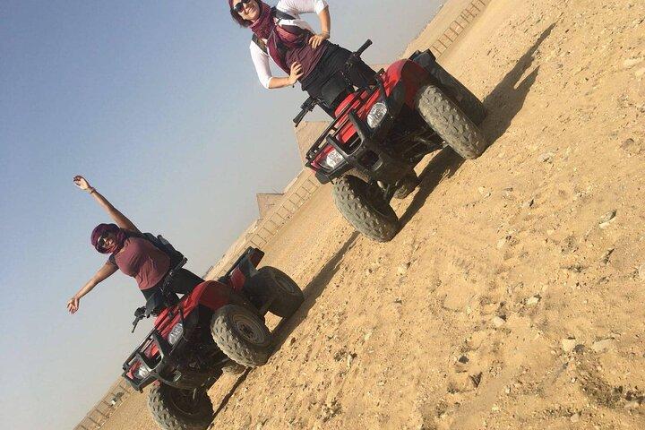 Visite privée d'une heure en buggy dans le désert dans les pyramides de Gizeh
