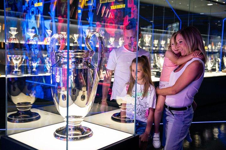 バルセロナ市内乗り降り自由バスと FC バルセロナ体験ツアー
