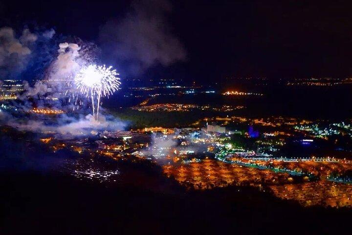 Familienpack 77 Meilen Hubschraubertour Feuerwerk & alle Freizeitparks