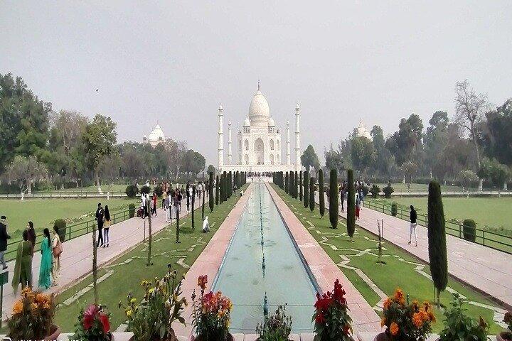 Tour privato di un giorno al Taj Mahal in auto da Delhi - All Inclusive