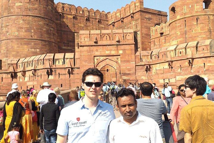 Tour privato di un giorno al Taj Mahal in auto da Delhi - All Inclusive