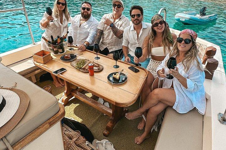 ミコノス島の6時間のプライベートクルーズ（食事と飲み物付き）