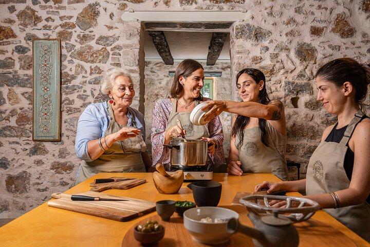Lezione di cucina ad Atene e pranzo nel nostro bellissimo giardino in Grecia