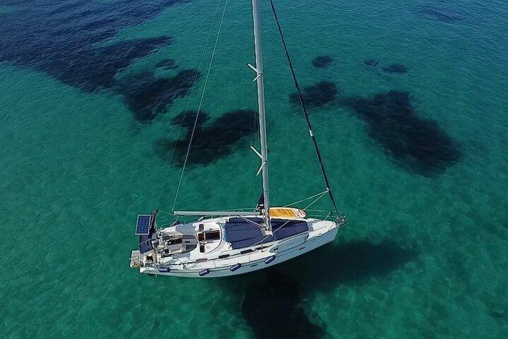 Palma: gita in barca a vela, visita alle acque cristalline, tapas, 2 bevande.