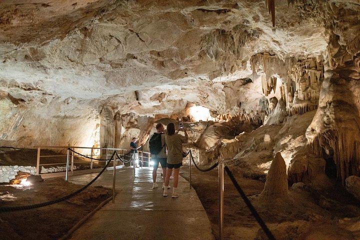 ネルハ洞窟、ネルハとフリヒリアナへの日帰り旅行