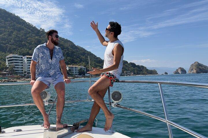 Puerto Vallarta: crociera privata al tramonto in yacht di lusso con open bar