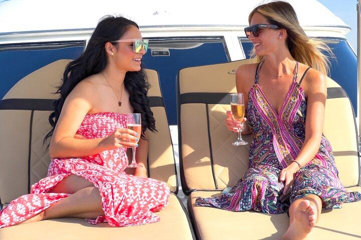 Puerto Vallarta: crociera privata al tramonto in yacht di lusso con open bar