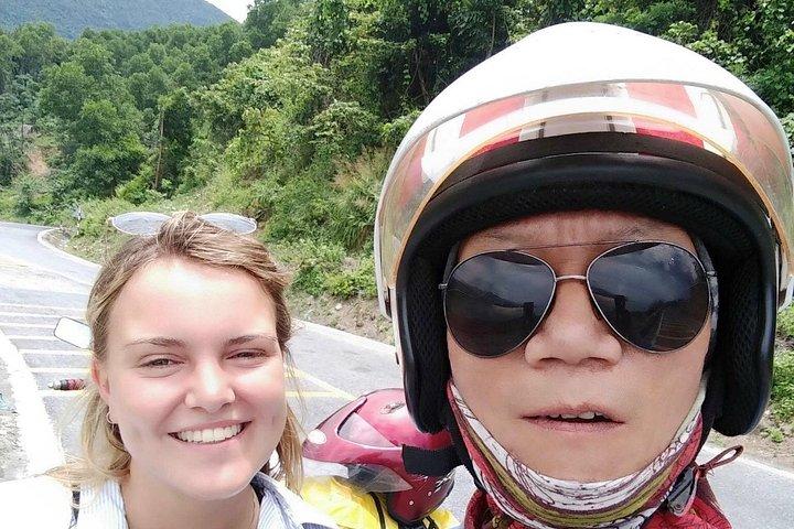 ドライバーのフエ・ダ・ナン・ホイアンまたはV.V.とのオートバイプライベートツアー