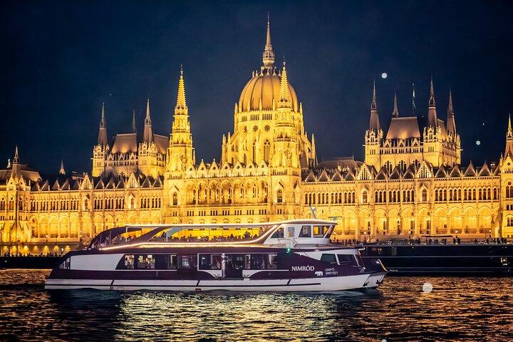 Sightseeingkryssning på Donau med Audio Guide i Budapest