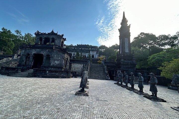 Halvdagstur med privat bil i Ancient Hue City med chaufför