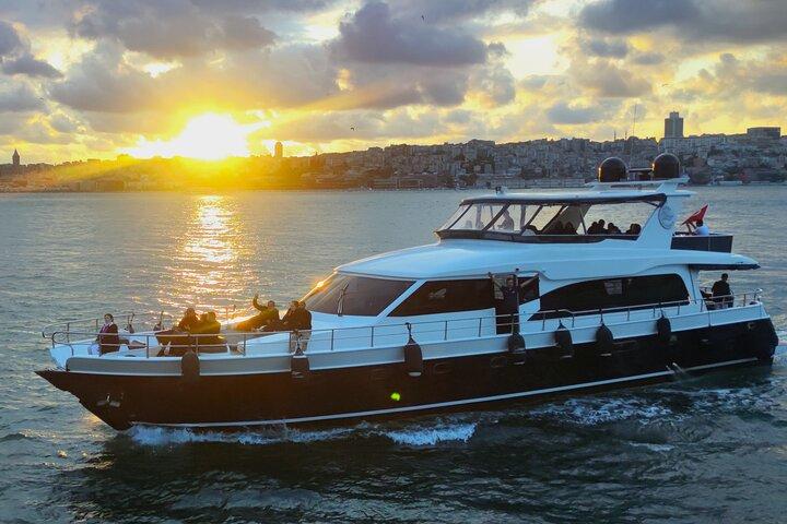 Majestic Istanbul: Walking Tour & Sunset Cruise on the Bosphorus