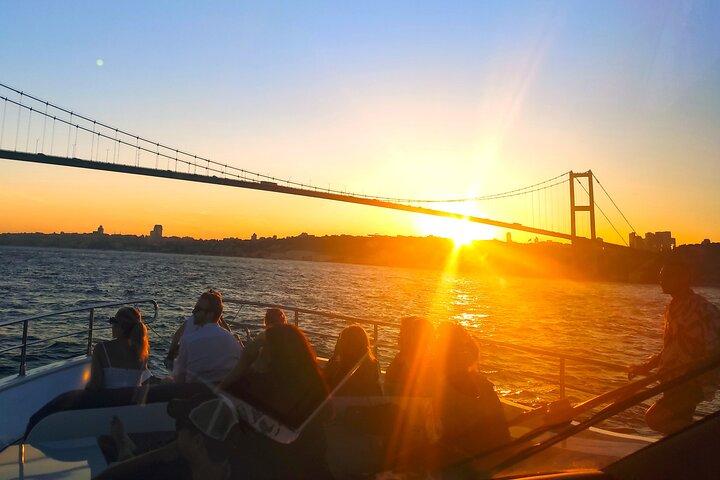 Majestic Istanbul: Walking Tour & Sunset Cruise on the Bosphorus