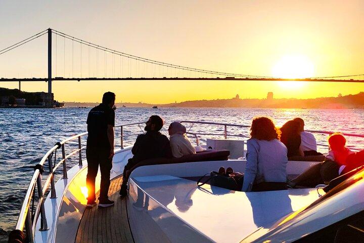 Majestic Istanbul: Walking Tour & Sunset Cruise on the Bosphorus