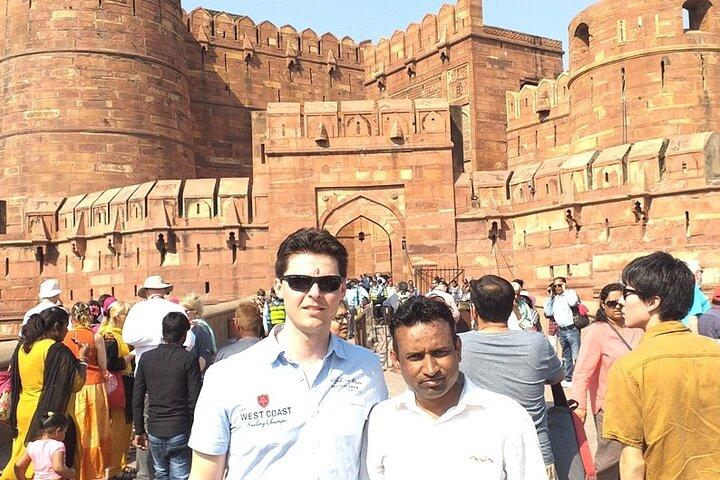 Privat Taj Mahal & Agra-dagstur med bil från Delhi All Inclusive