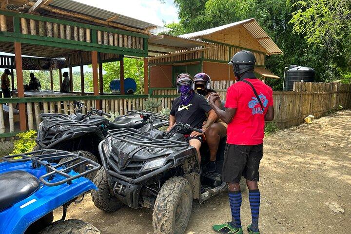 Tour guiado en ATV, paseos a caballo y rafting en bambú en Jamaica