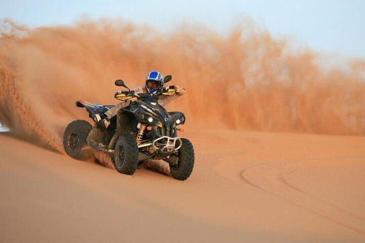 Doha : Dune Bashing, Quad Bike oder Buggy , Kamelfahrt & Sandboarding