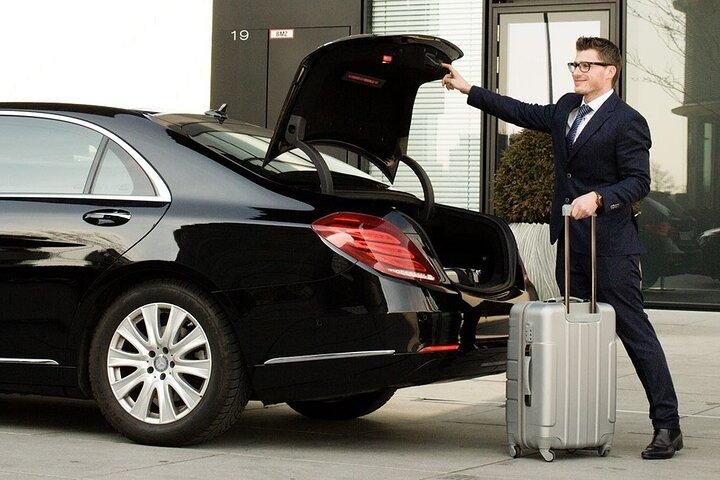 Trasferimento di arrivo privato dall'aeroporto di Assuan alla città di Assuan