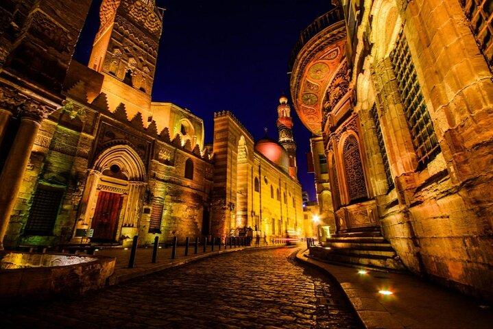Tour privado guiado a pie islámico de medio día en El Cairo