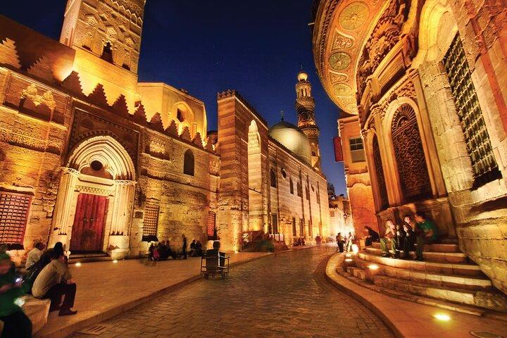 Tour privado guiado a pie islámico de medio día en El Cairo
