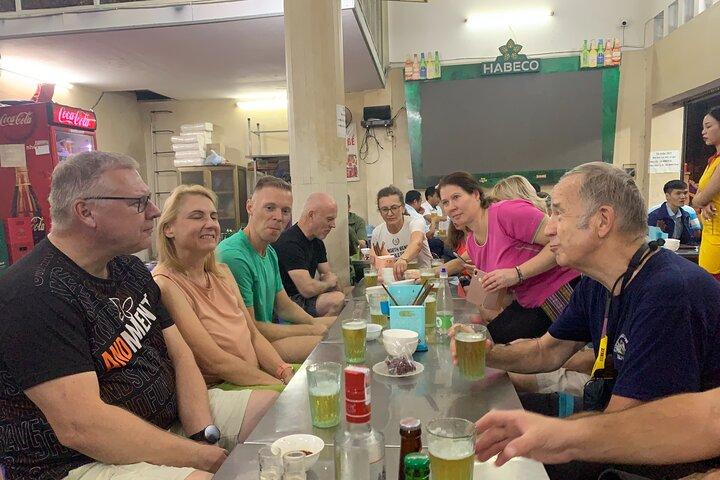 De verborgen straat van Hanoi, eten proeven met e-bike