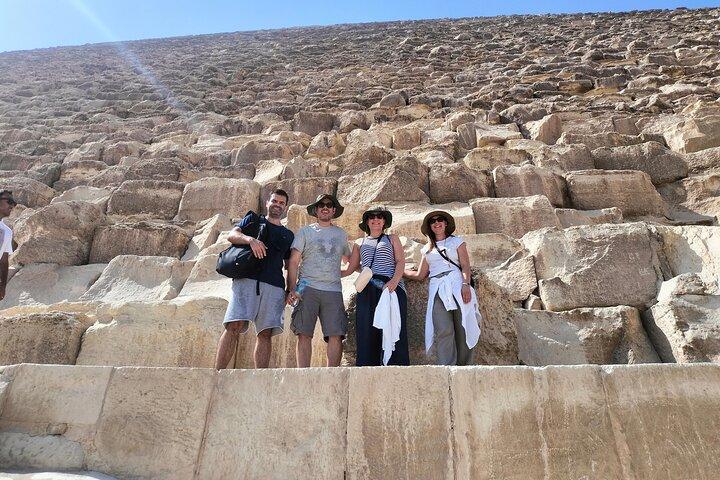 Pirâmides de Gizé e Museu da Civilização Egípcia
