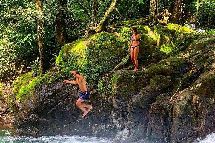 Aventure d'une journée complète dans les cascades à Quepos Manuel Antonio Costa Rica