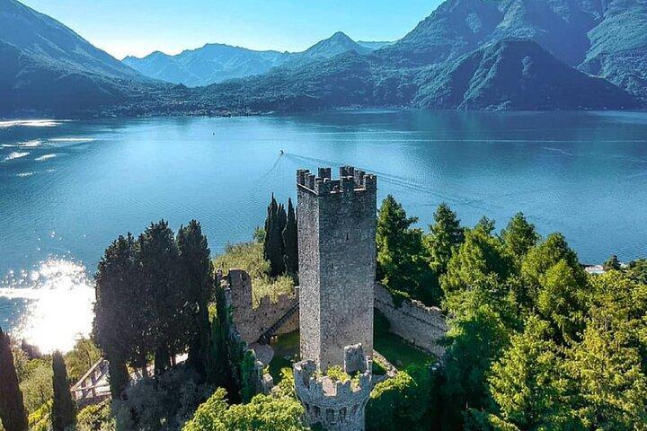 Lago Como: Tour Privato da Milano con Guida, Autista e Battello