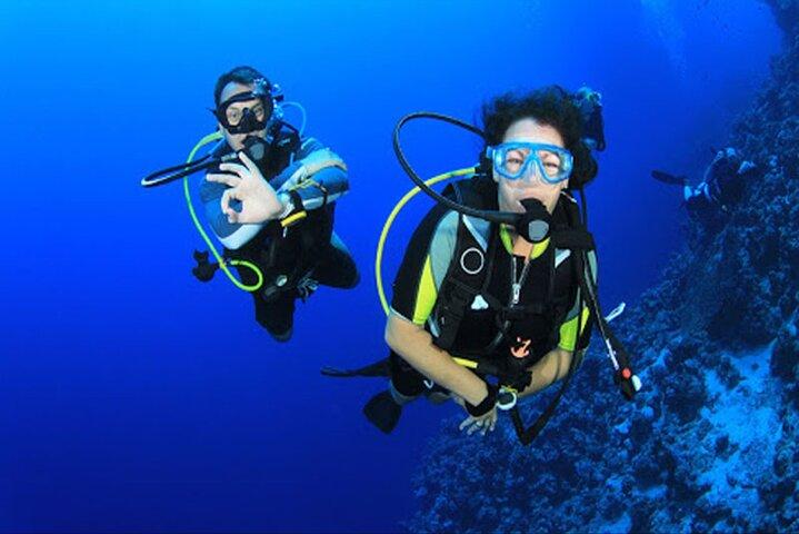 Hurghada watersporten, snorkelavontuur naar Orange Bay Island