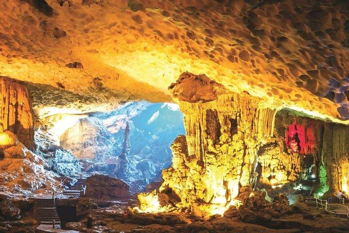 6-Day Essential North Vietnam Tour: Hanoi Halong Ninh Binh & Sapa