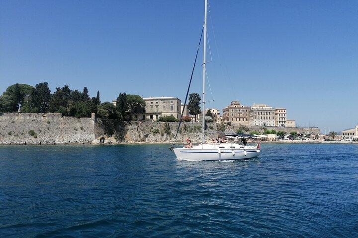 Cruzeiro privado de meio dia com iate à vela em Corfu