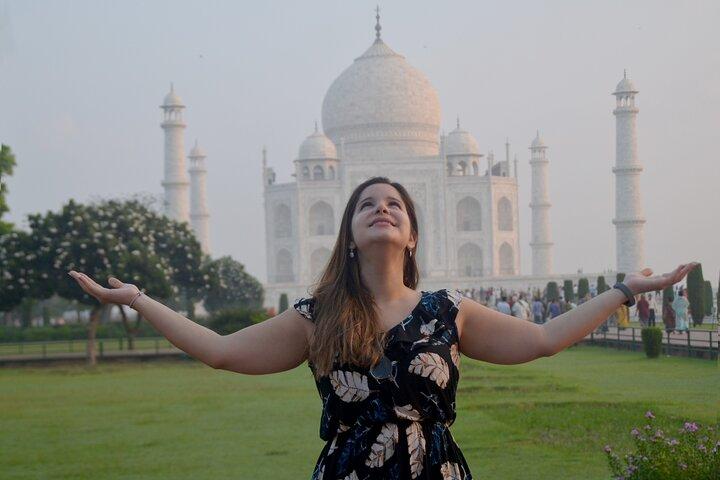 Sunrise Taj Mahal, Agra Fort & Fatehpur Sikri Private Tour