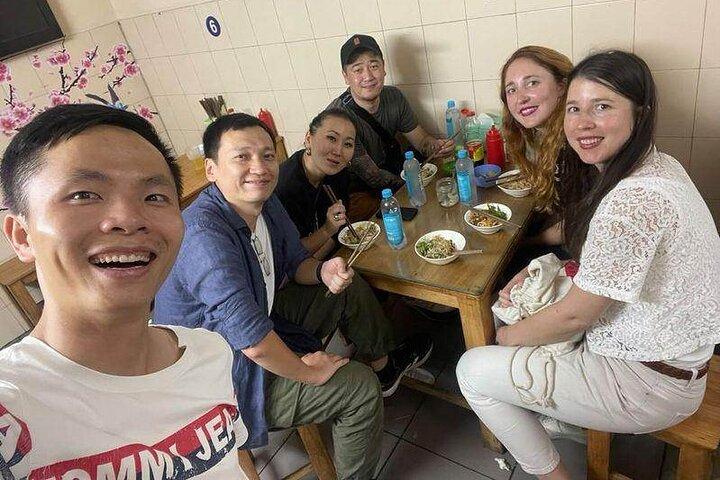 3 timmars Street Food Walking Tour i Hanoi