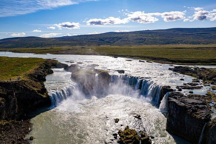 Cascata Goðafoss dal porto di Akureyri